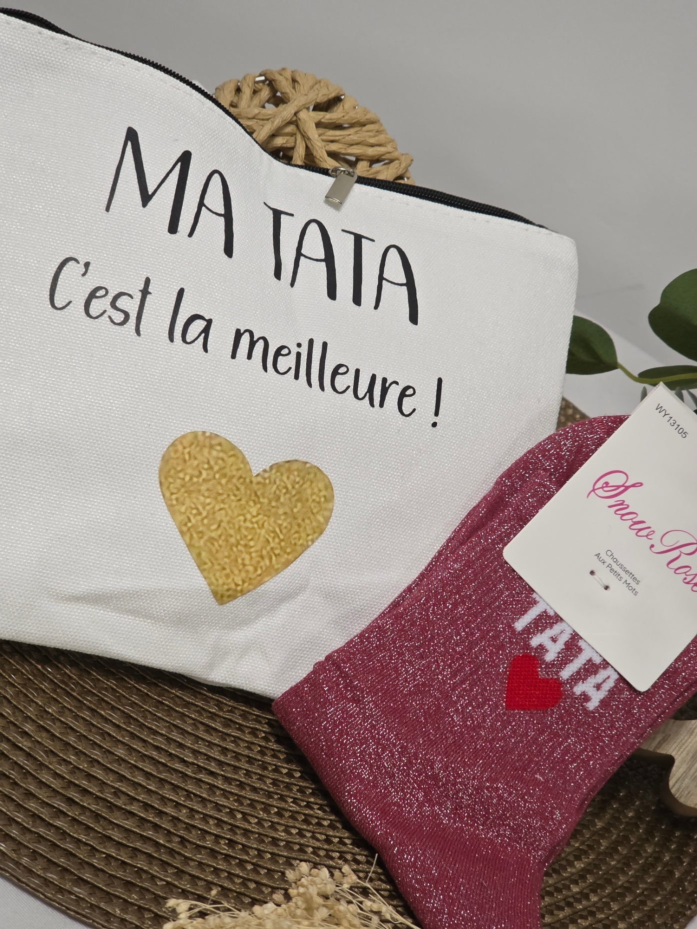 POCHETTE " MA TATA C'EST LA MEILLEURE " AVEC SA CHAUSSETTE PAILLETEE FUCHSIA