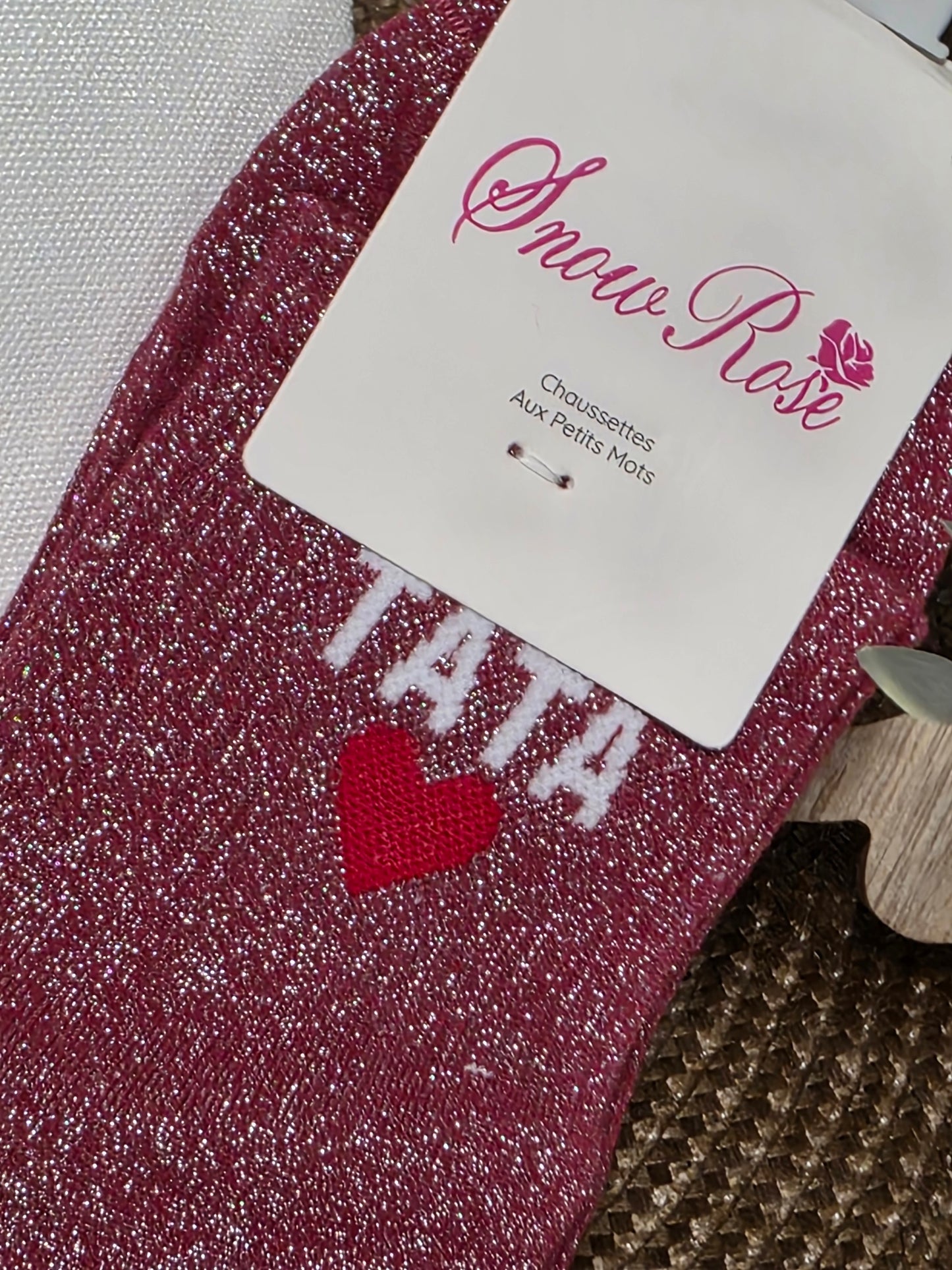 POCHETTE " MA TATA C'EST LA MEILLEURE " AVEC SA CHAUSSETTE PAILLETEE FUCHSIA
