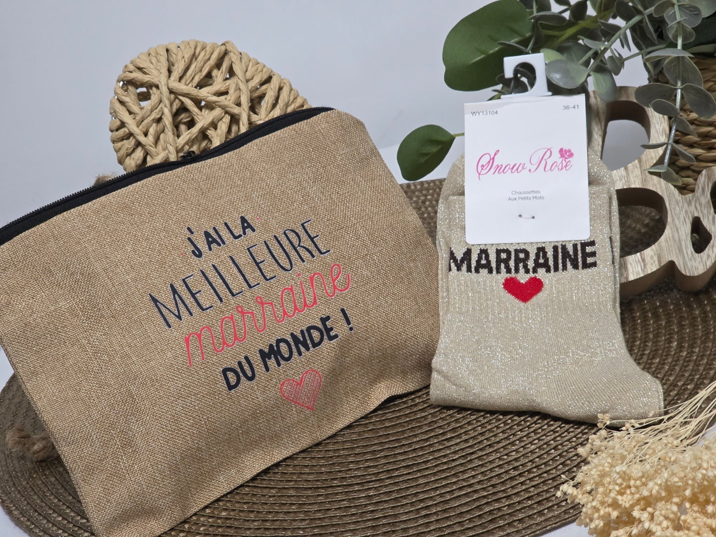 POCHETTE " MEILLEURE MARRAINE DU MONDE " AVEC SA CHAUSSETTE PAILLETEE BEIGE