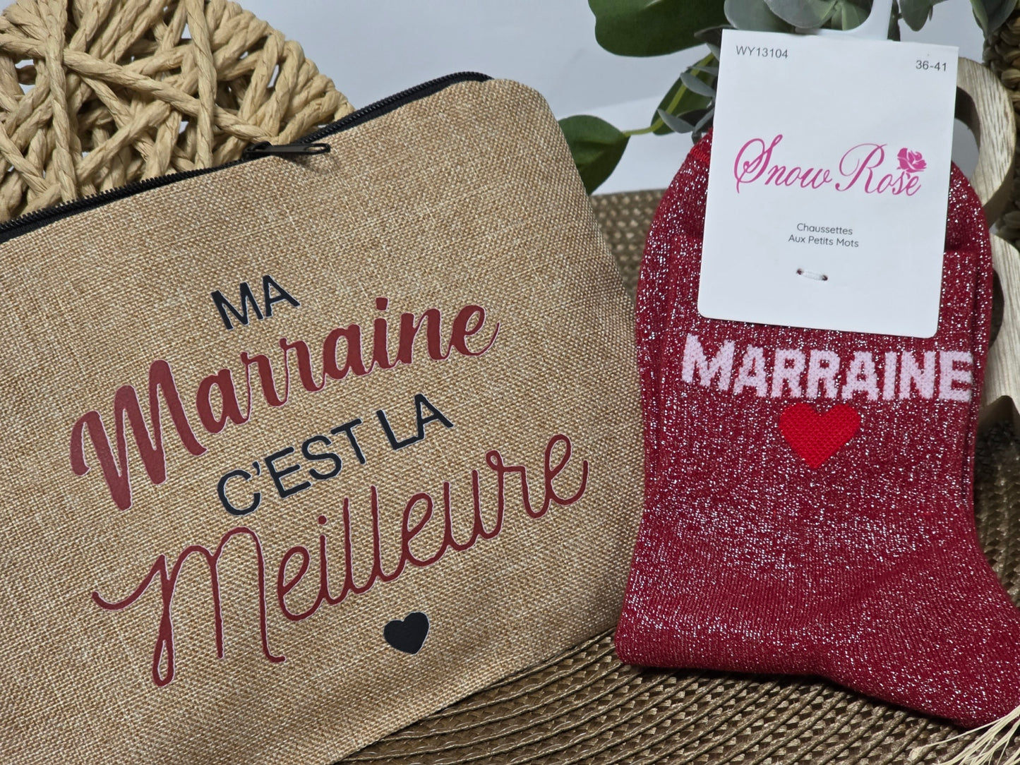 POCHETTE " MA MARRAINE C'EST LA MEILLEURE " AVEC SA CHAUSSETTE PAILLETEE BORDEAUX