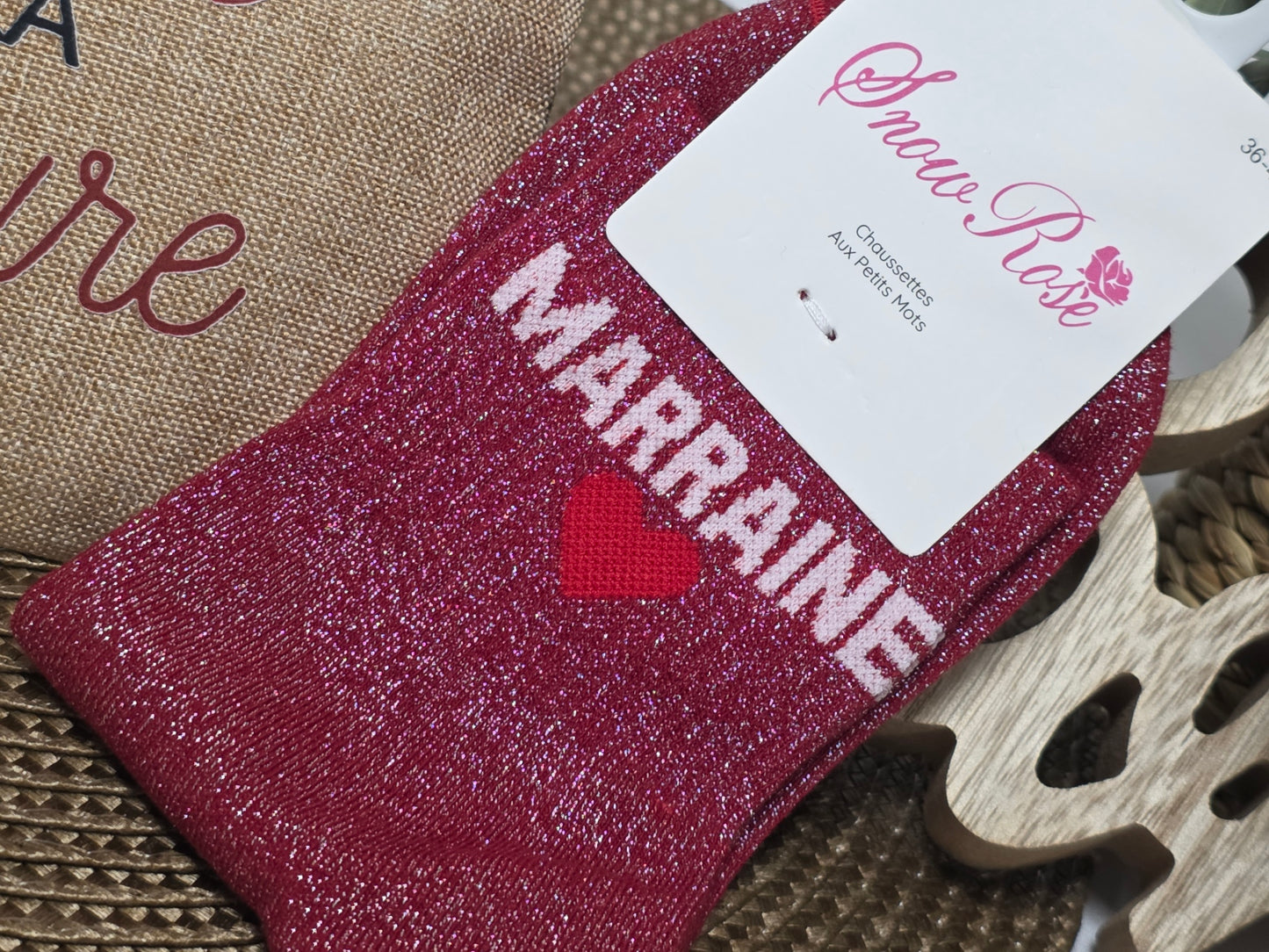 POCHETTE " MA MARRAINE C'EST LA MEILLEURE " AVEC SA CHAUSSETTE PAILLETEE BORDEAUX