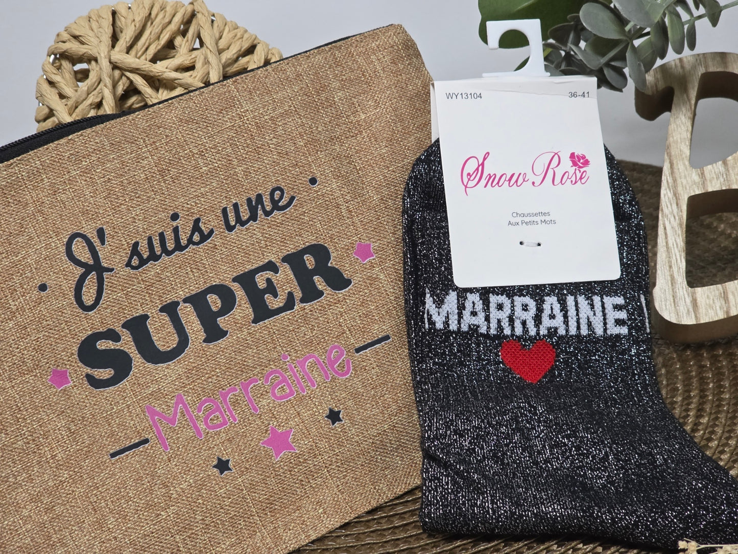 POCHETTE " J'SUIS UNE SUPER MARRAINE" AVEC SA CHAUSSETTE PAILLETEE NOIR
