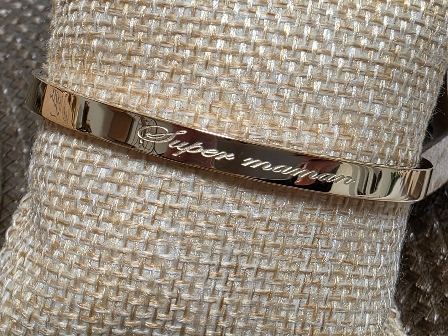 LES BRACELETS A MESSAGE " SUPER MAMAN " Doré