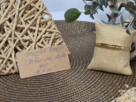LES BRACELETS A MESSAGE " JE SUIS UNE TATA QUI DECHIRE " Doré