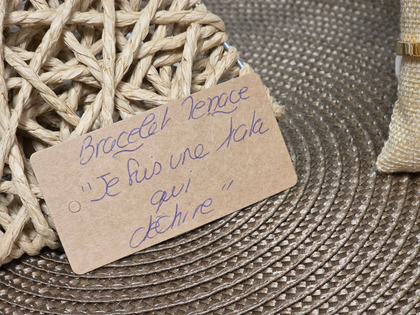 LES BRACELETS A MESSAGE " JE SUIS UNE TATA QUI DECHIRE " Doré