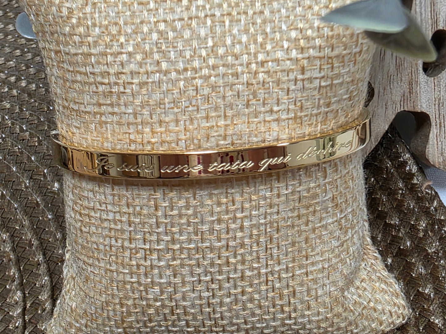 LES BRACELETS A MESSAGE " JE SUIS UNE TATA QUI DECHIRE " Doré