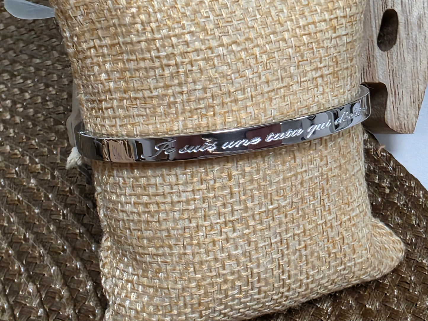 LES BRACELETS A MESSAGE " JE SUIS UNE TATA QUI DECHIRE " Argenté