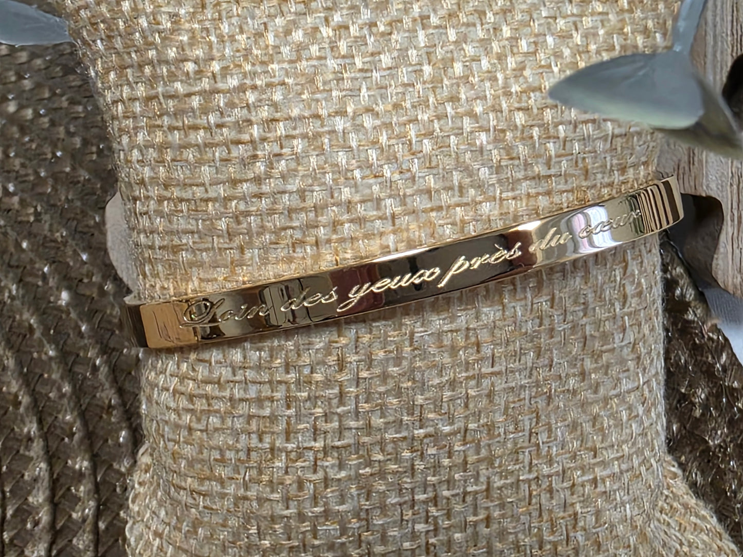 LES BRACELETS A MESSAGE " LOIN DES YEUX PRES DU COEUR " Doré