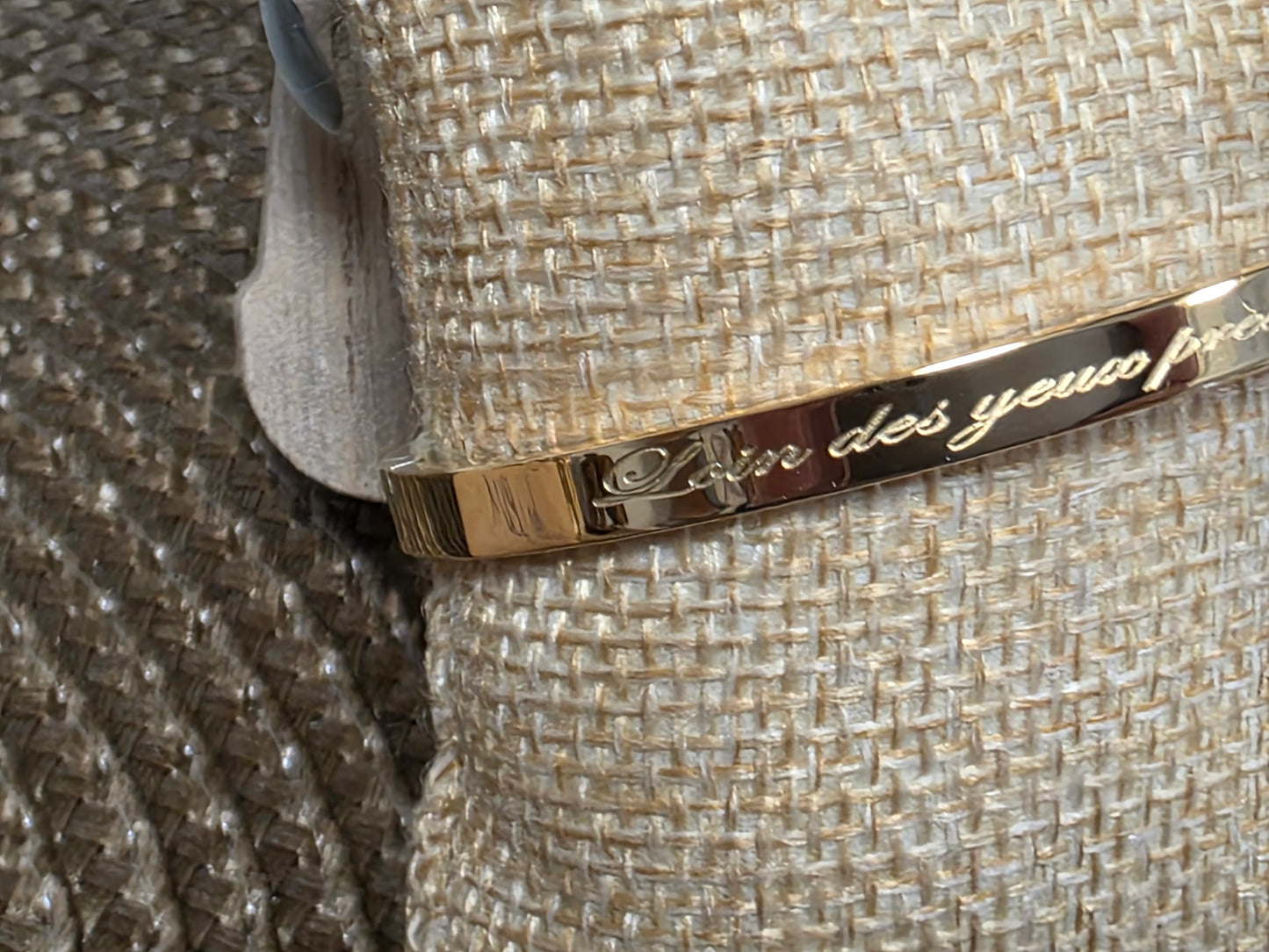 LES BRACELETS A MESSAGE " LOIN DES YEUX PRES DU COEUR " Doré