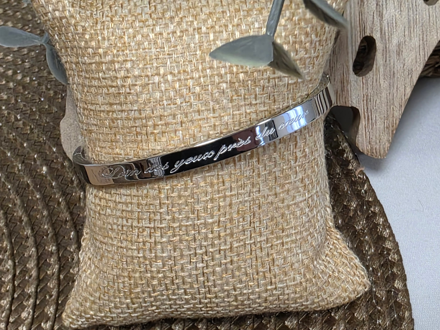 LES BRACELETS A MESSAGE " LOIN DES YEUX PRES DU COEUR " Argenté