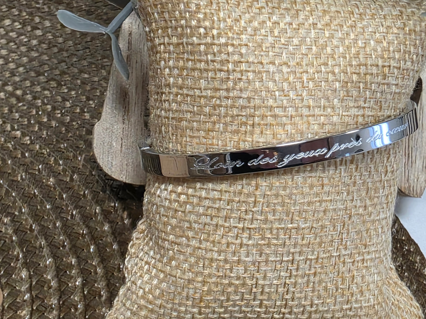 LES BRACELETS A MESSAGE " LOIN DES YEUX PRES DU COEUR " Argenté