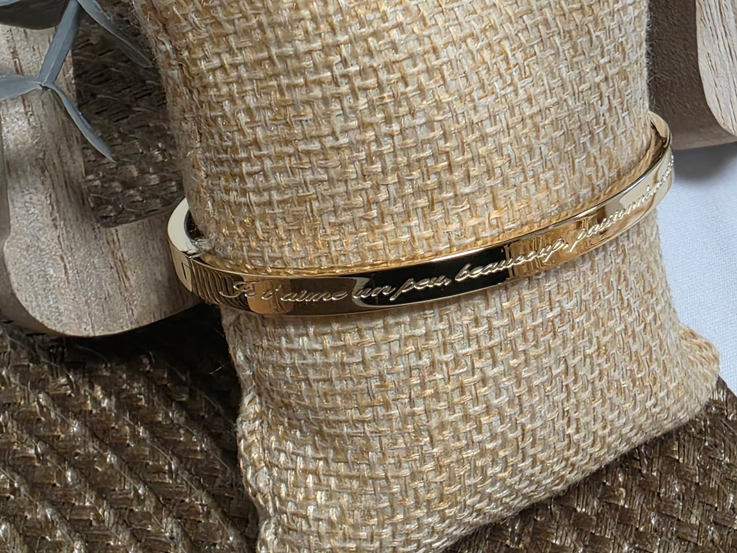 LES BRACELETS A MESSAGE " JE T'AIME UN PEU BEAUCOUP " Doré