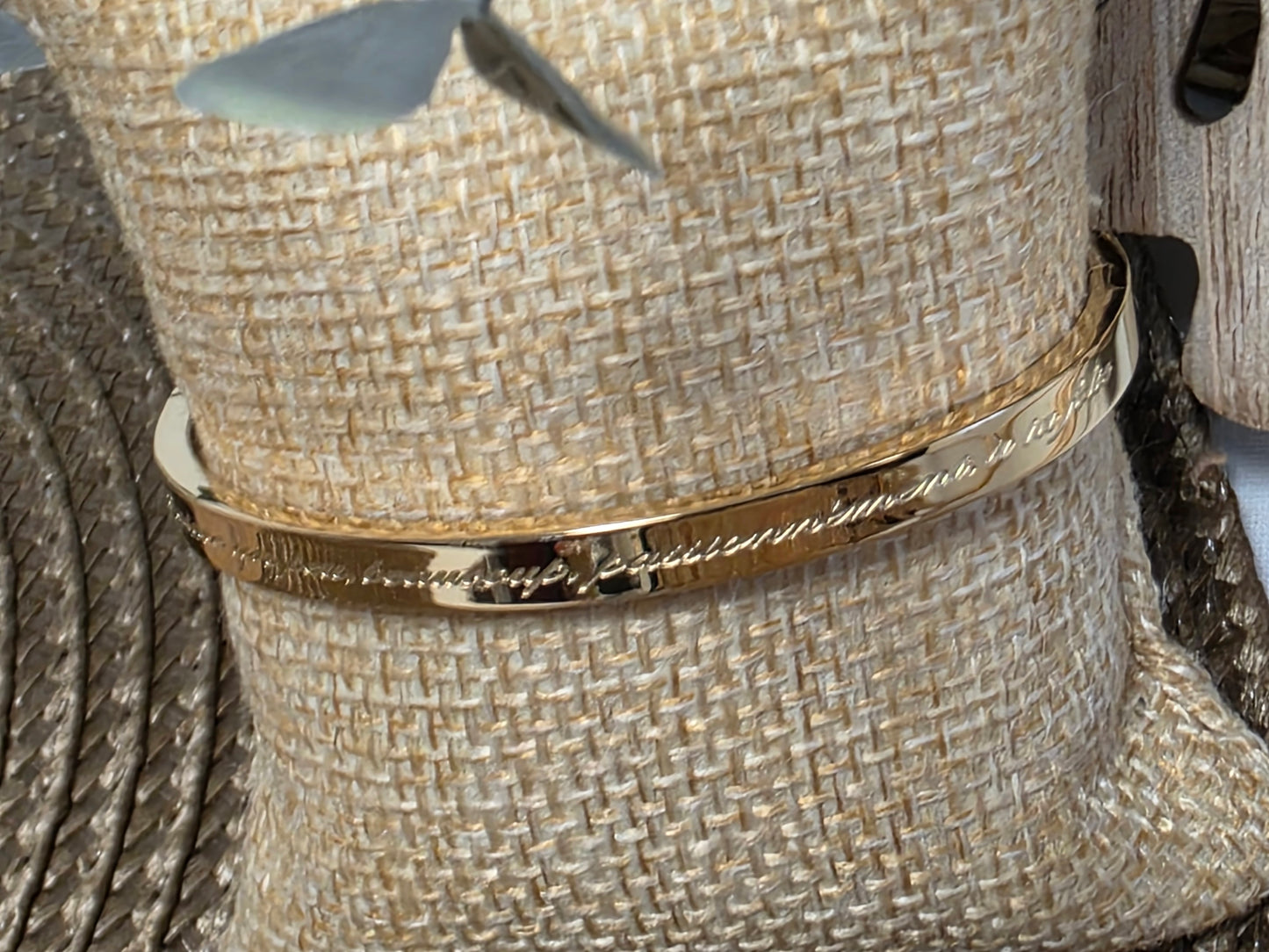 LES BRACELETS A MESSAGE " JE T'AIME UN PEU BEAUCOUP " Doré