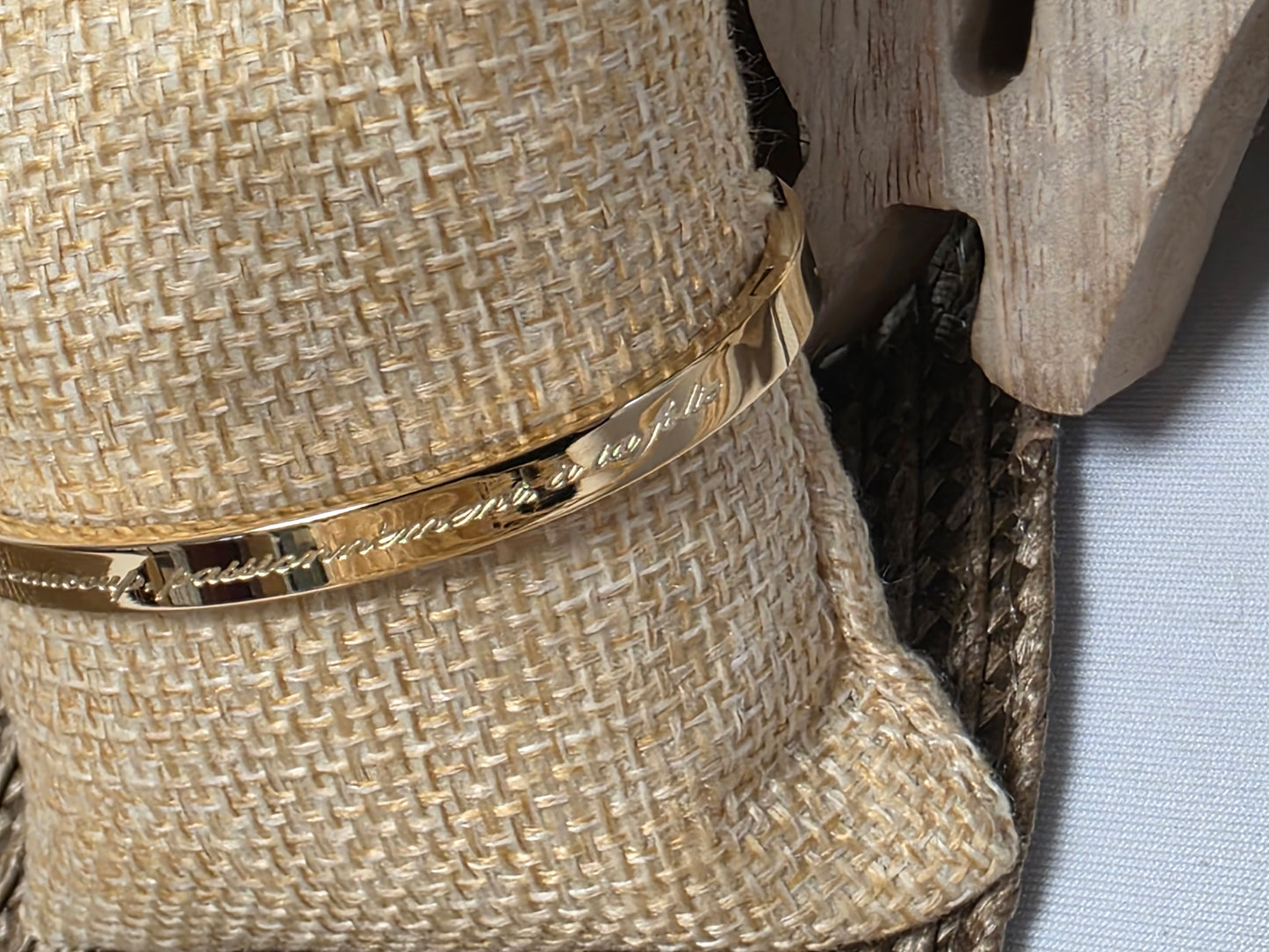 LES BRACELETS A MESSAGE " JE T'AIME UN PEU BEAUCOUP " Doré