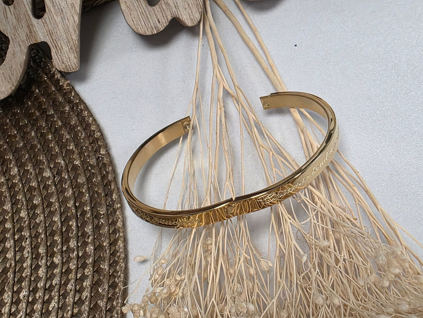 LES BRACELETS A MESSAGE " CHIANTE BOUDEUSE RALEUSE MAIS PRINCESSE " Doré