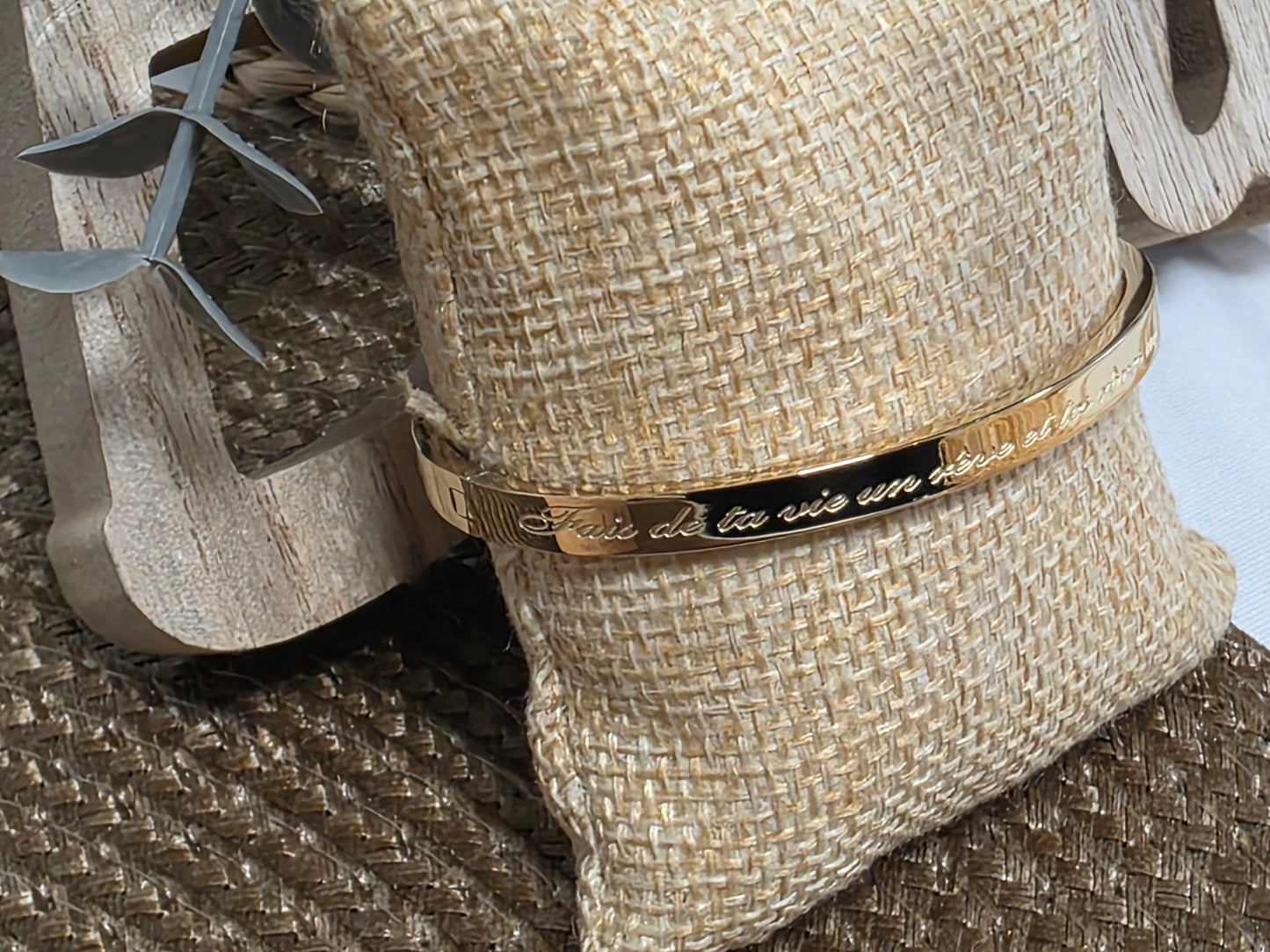 LES BRACELETS A MESSAGE " FAIS DE TA VIE UN REVE ET TES REVES UNE REALITE " Doré