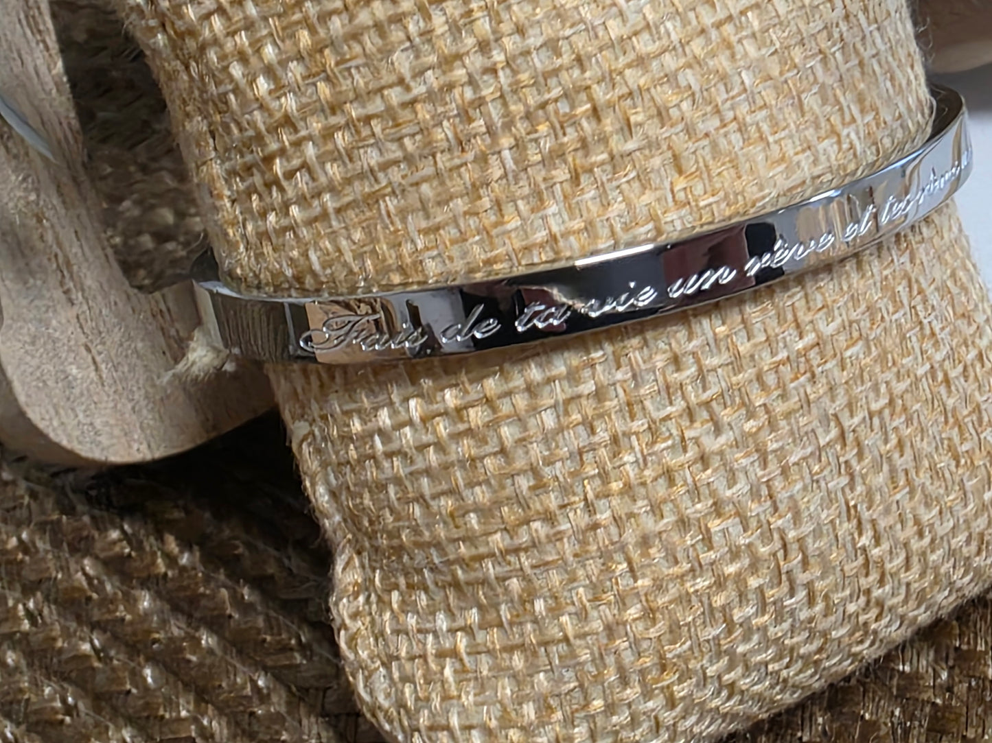 LES BRACELETS A MESSAGE " FAIS DE TA VIE UN REVE ET TES REVES UNE REALITE " Argenté