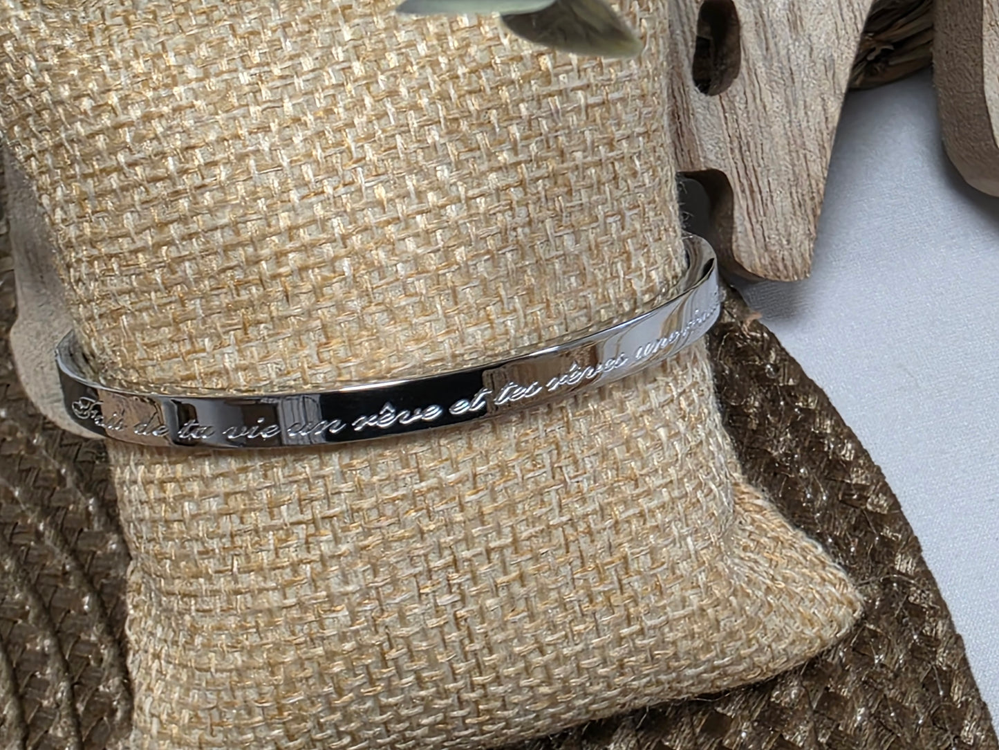 LES BRACELETS A MESSAGE " FAIS DE TA VIE UN REVE ET TES REVES UNE REALITE " Argenté