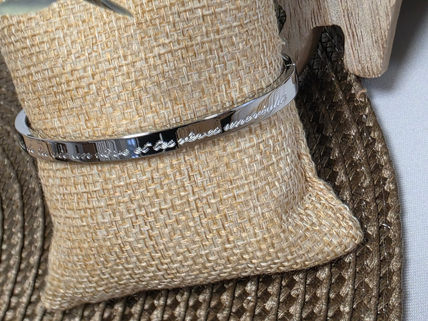 LES BRACELETS A MESSAGE " FAIS DE TA VIE UN REVE ET TES REVES UNE REALITE " Argenté