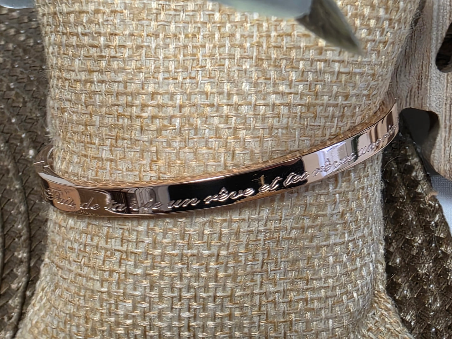 LES BRACELETS A MESSAGE " FAIS DE TA VIE UN REVE ET TES REVES UNE REALITE " Cuivré