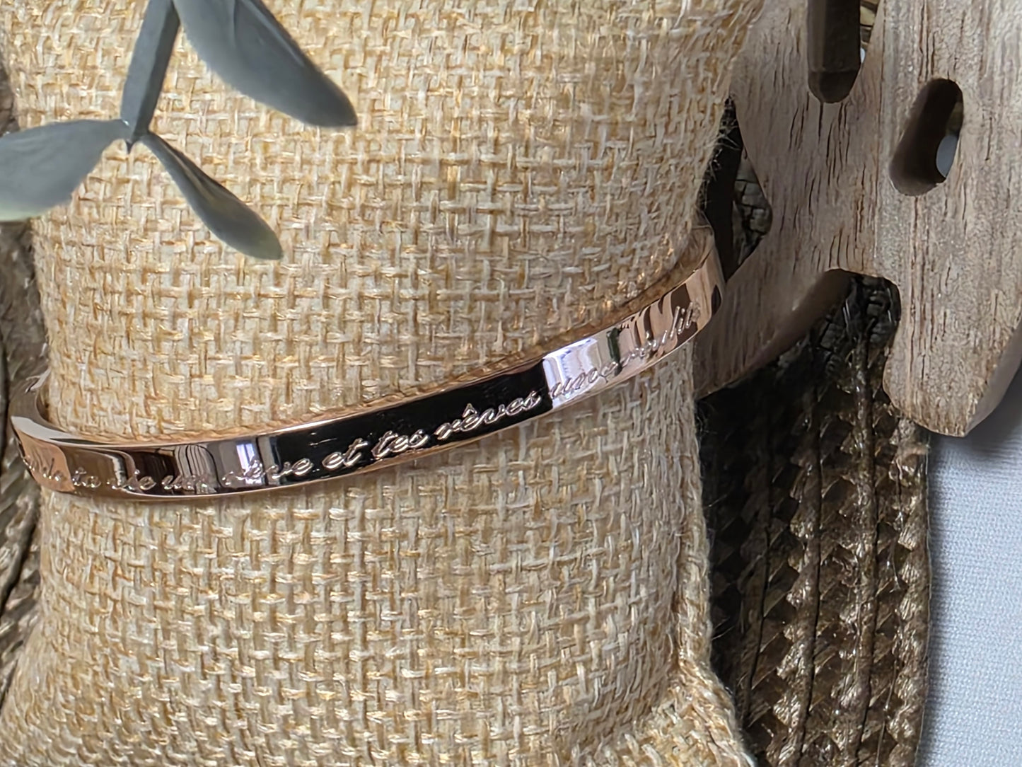LES BRACELETS A MESSAGE " FAIS DE TA VIE UN REVE ET TES REVES UNE REALITE " Cuivré