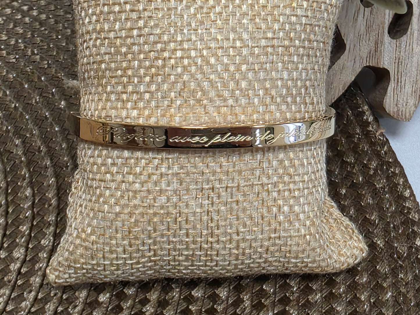 LES BRACELETS A MESSAGE " PARFAITE AVEC PLEIN DE JOLIS DEFAUTS " Doré