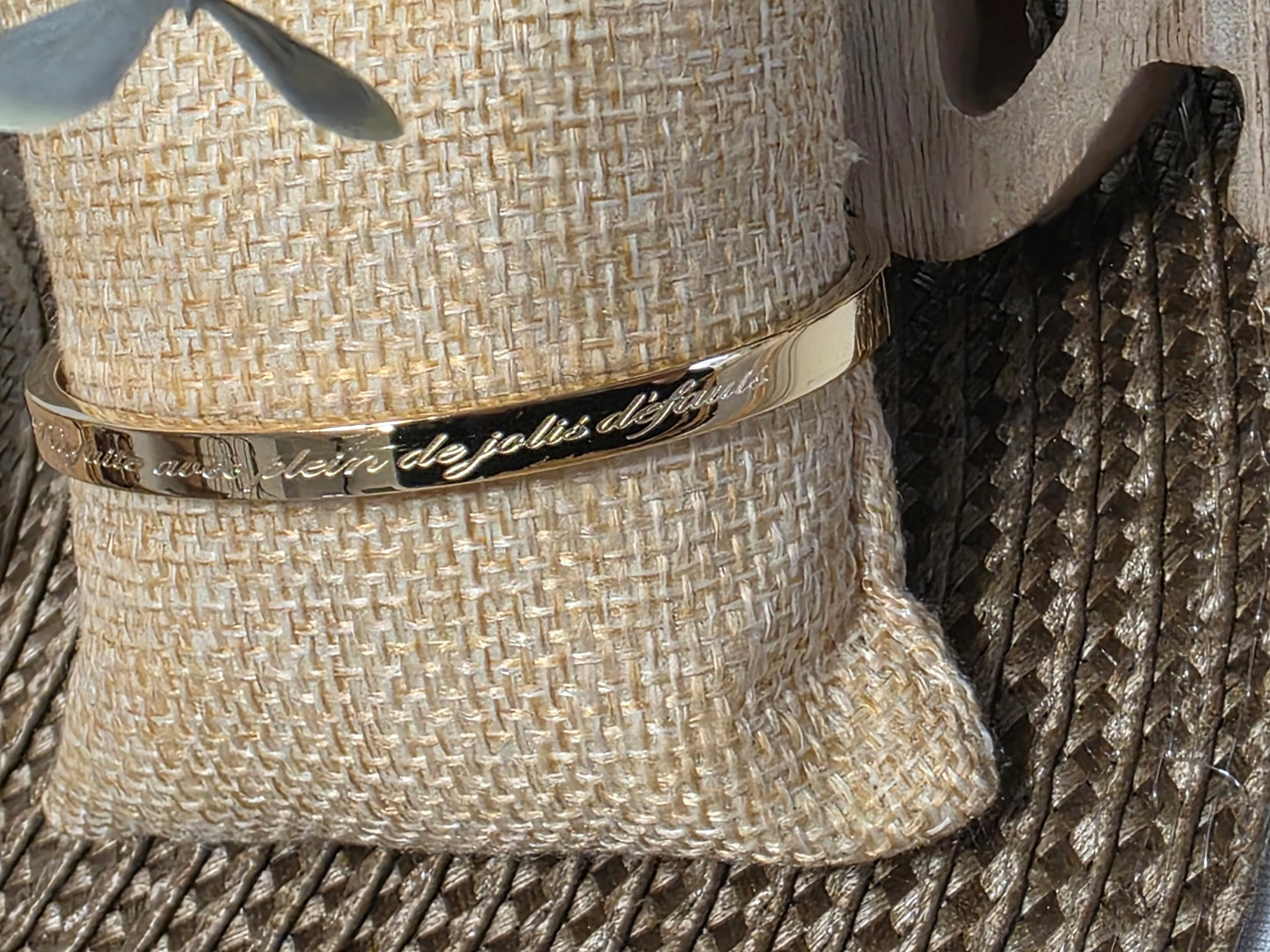 LES BRACELETS A MESSAGE " PARFAITE AVEC PLEIN DE JOLIS DEFAUTS " Doré