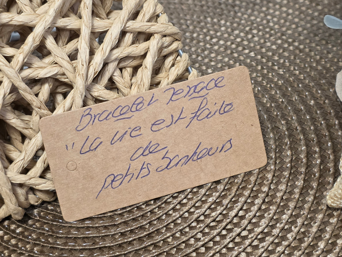 LES BRACELETS A MESSAGE " LA VIE EST FAITE DE PETITS BONHEURS" Doré