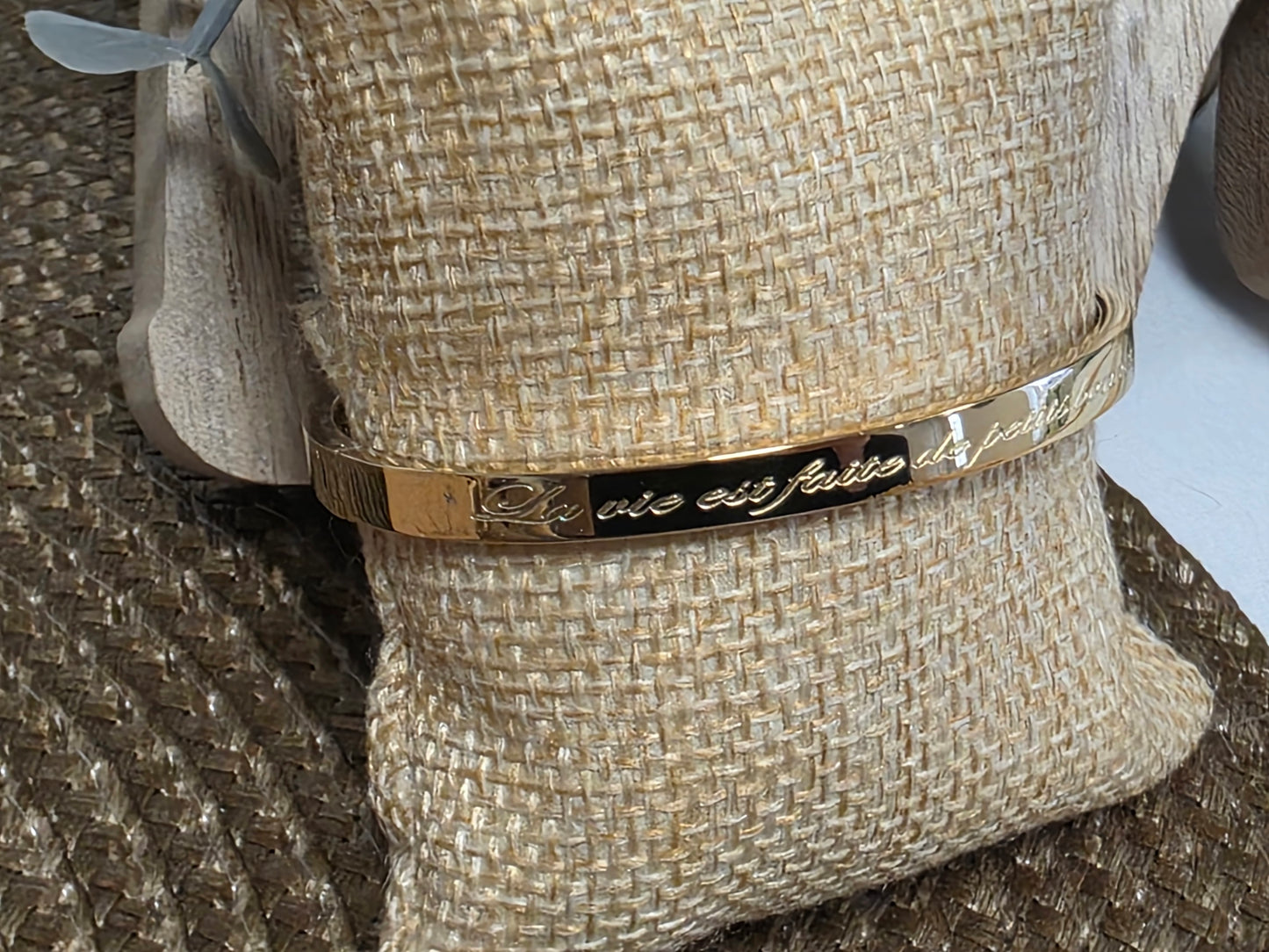 LES BRACELETS A MESSAGE " LA VIE EST FAITE DE PETITS BONHEURS" Doré