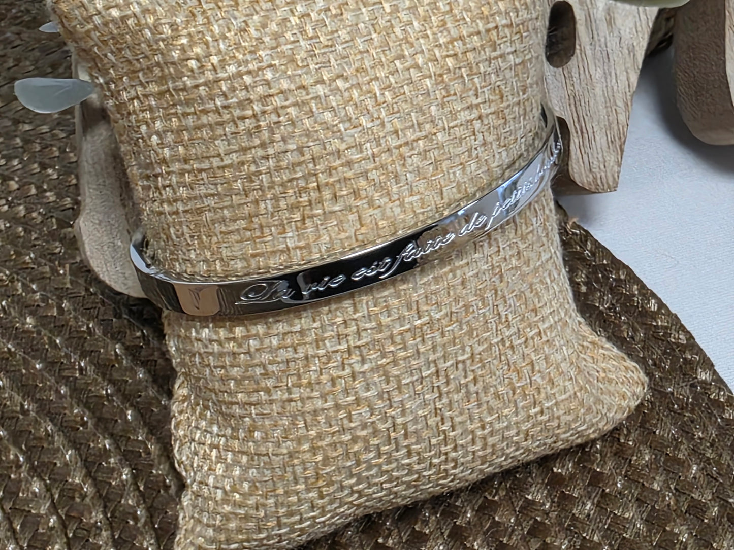 LES BRACELETS A MESSAGE " LA VIE EST FAITE DE PETITS BONHEURS" Argenté
