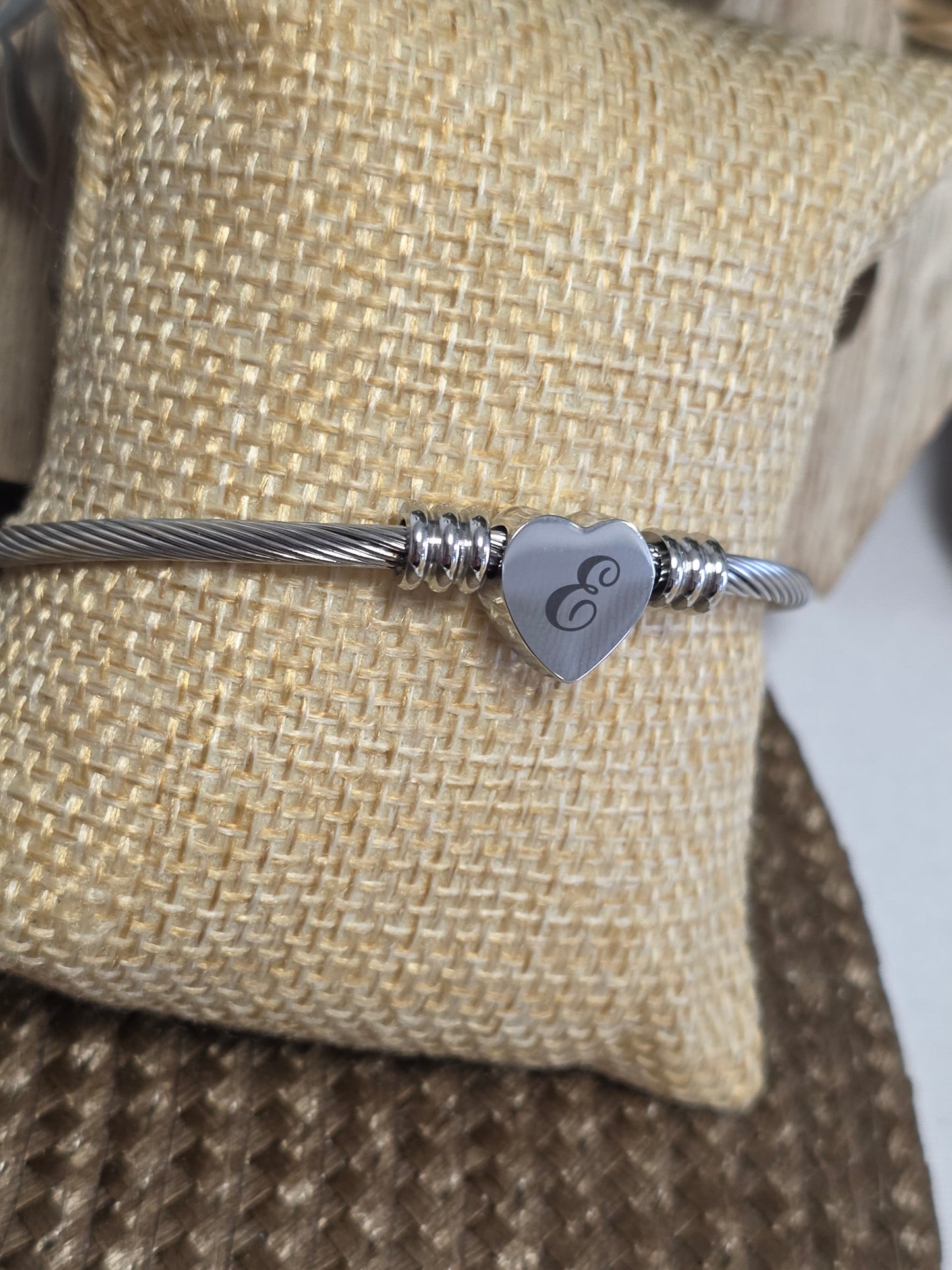 LES BRACELETS LETTRE " E " Argenté