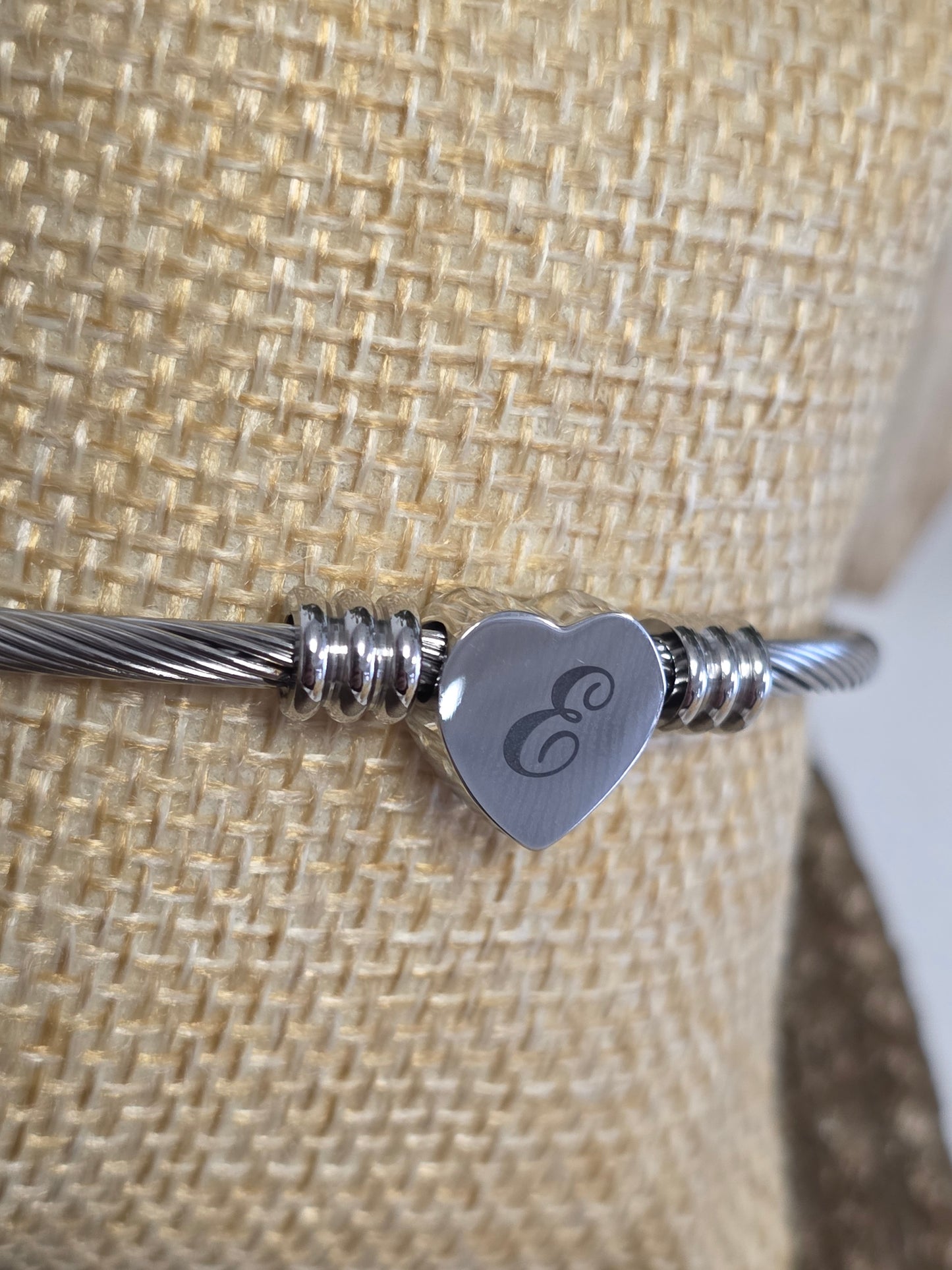 LES BRACELETS LETTRE " E " Argenté