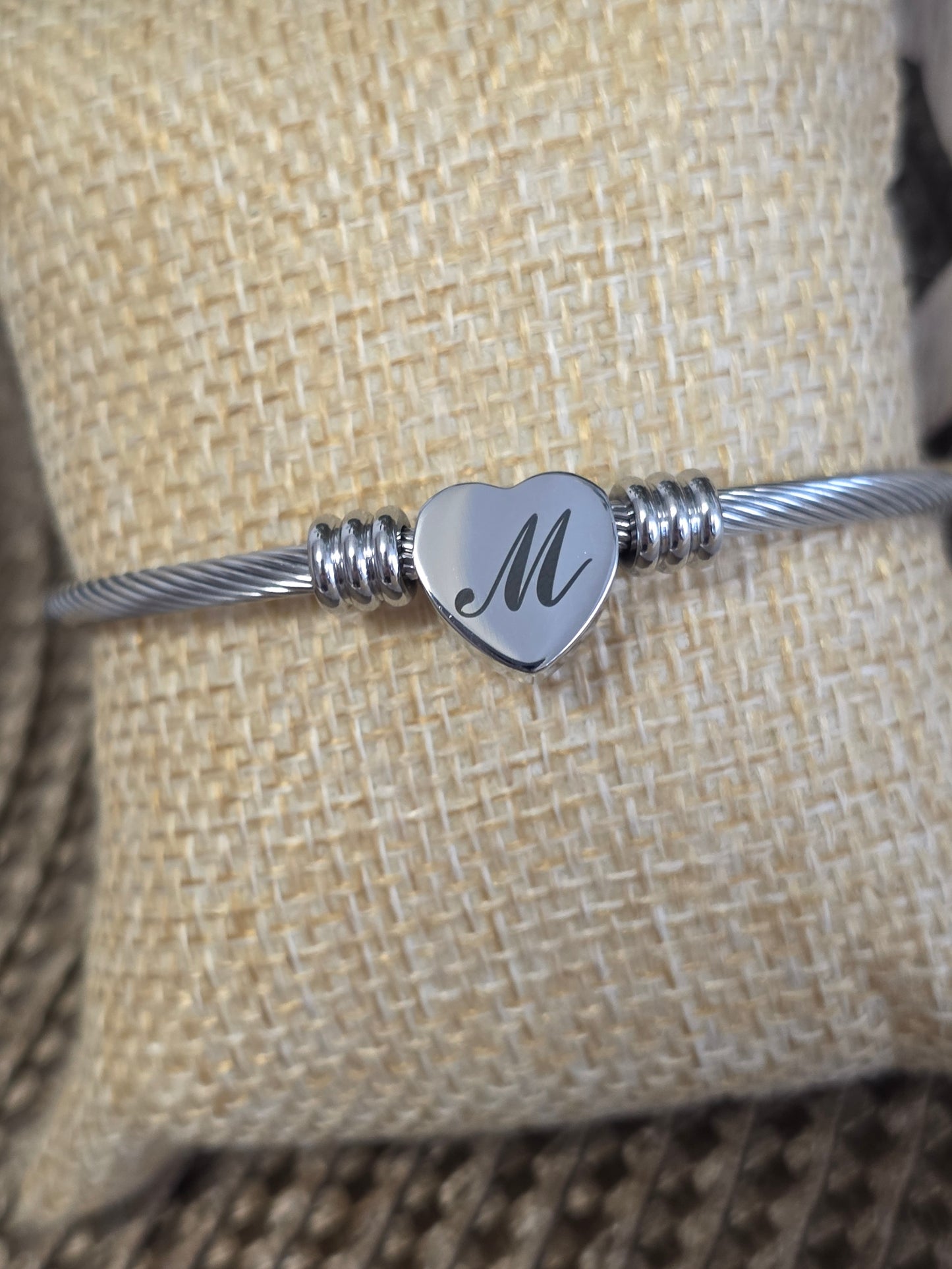 LES BRACELETS LETTRE " M " Argenté