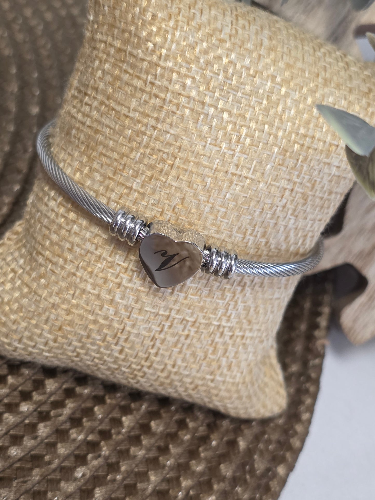 LES BRACELETS LETTRE " V " Argenté