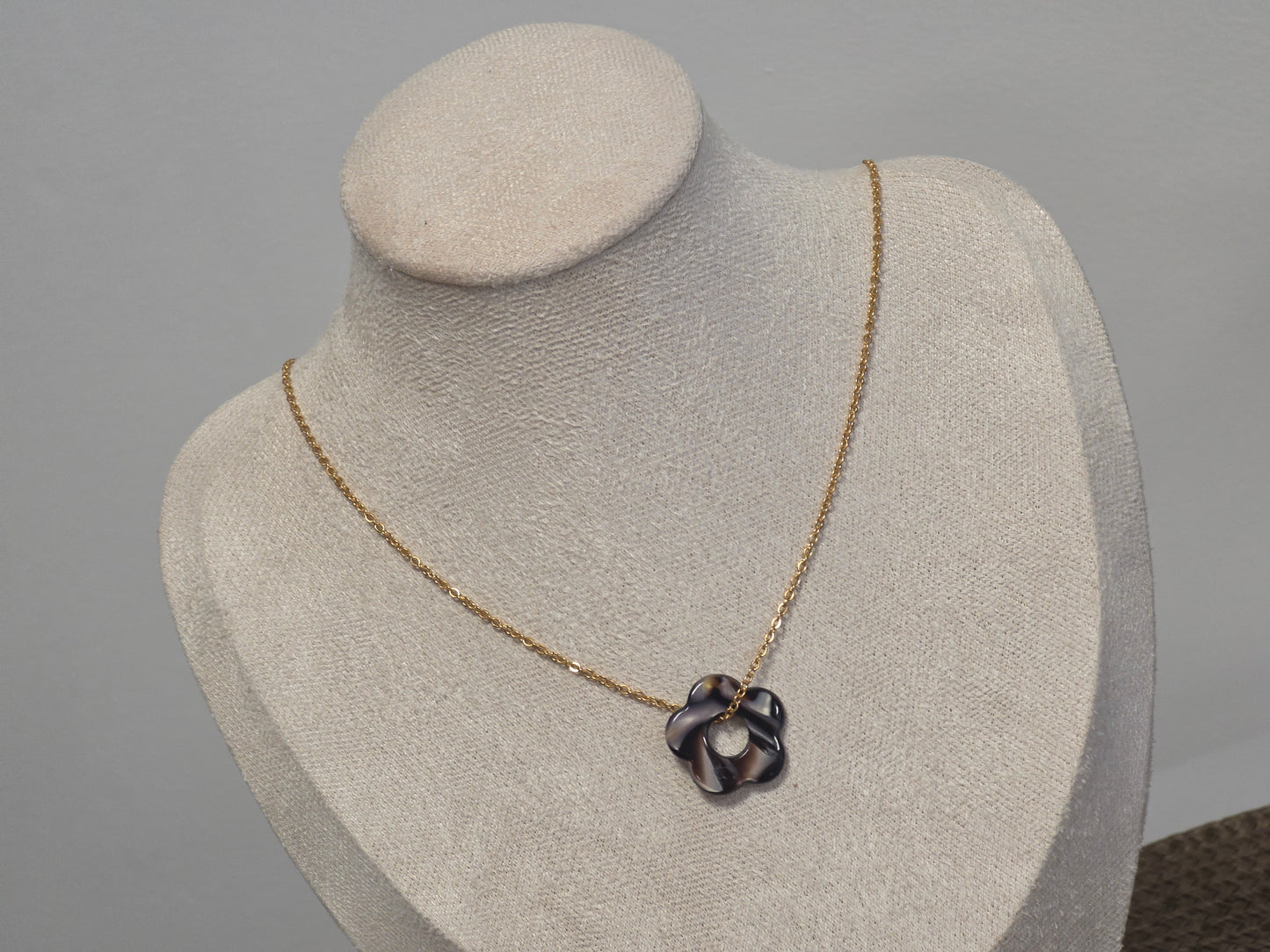 Notre Collection de Bijoux - Pendentif à Fleur N°6