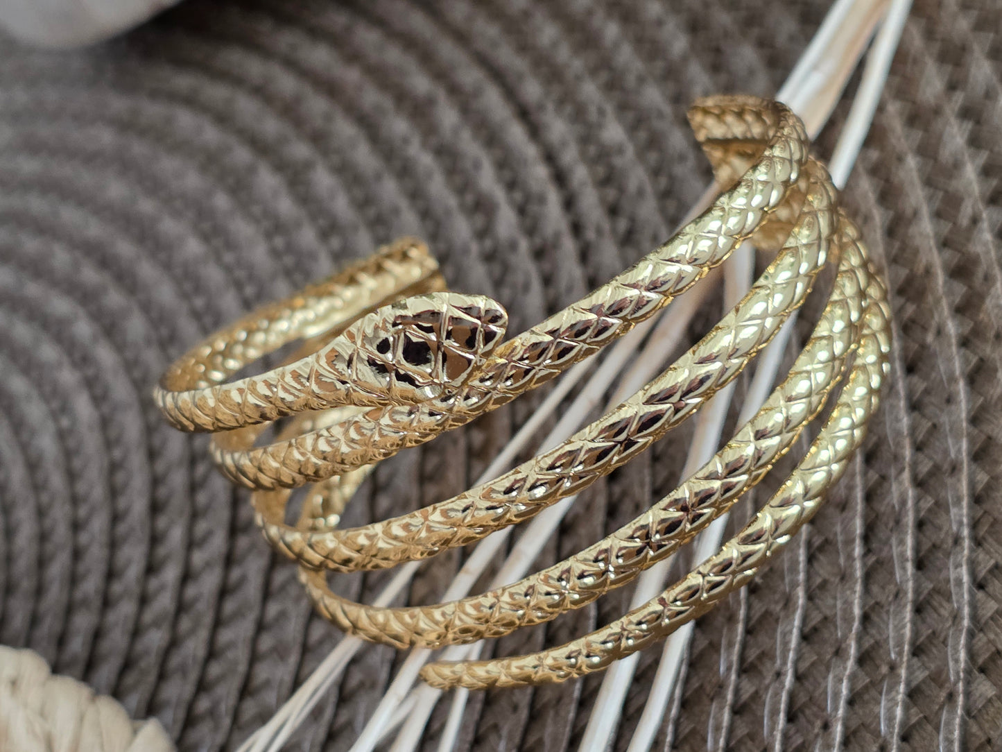 Notre Collection de Bijoux - Bracelet Jonc Effet Serpent Doré