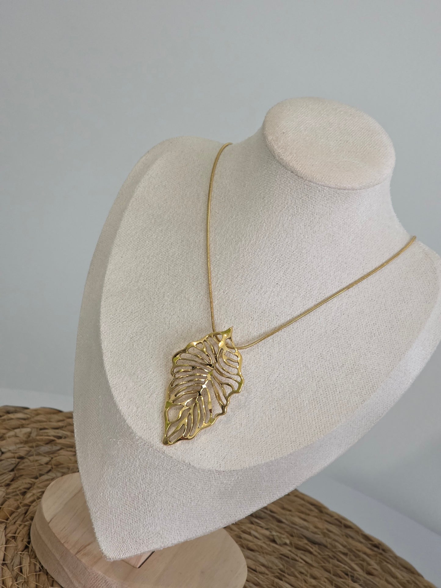 Pendentif Feuille Doré