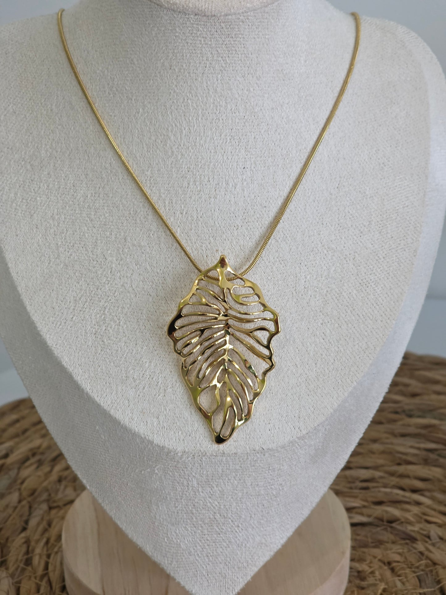 Pendentif Feuille Doré