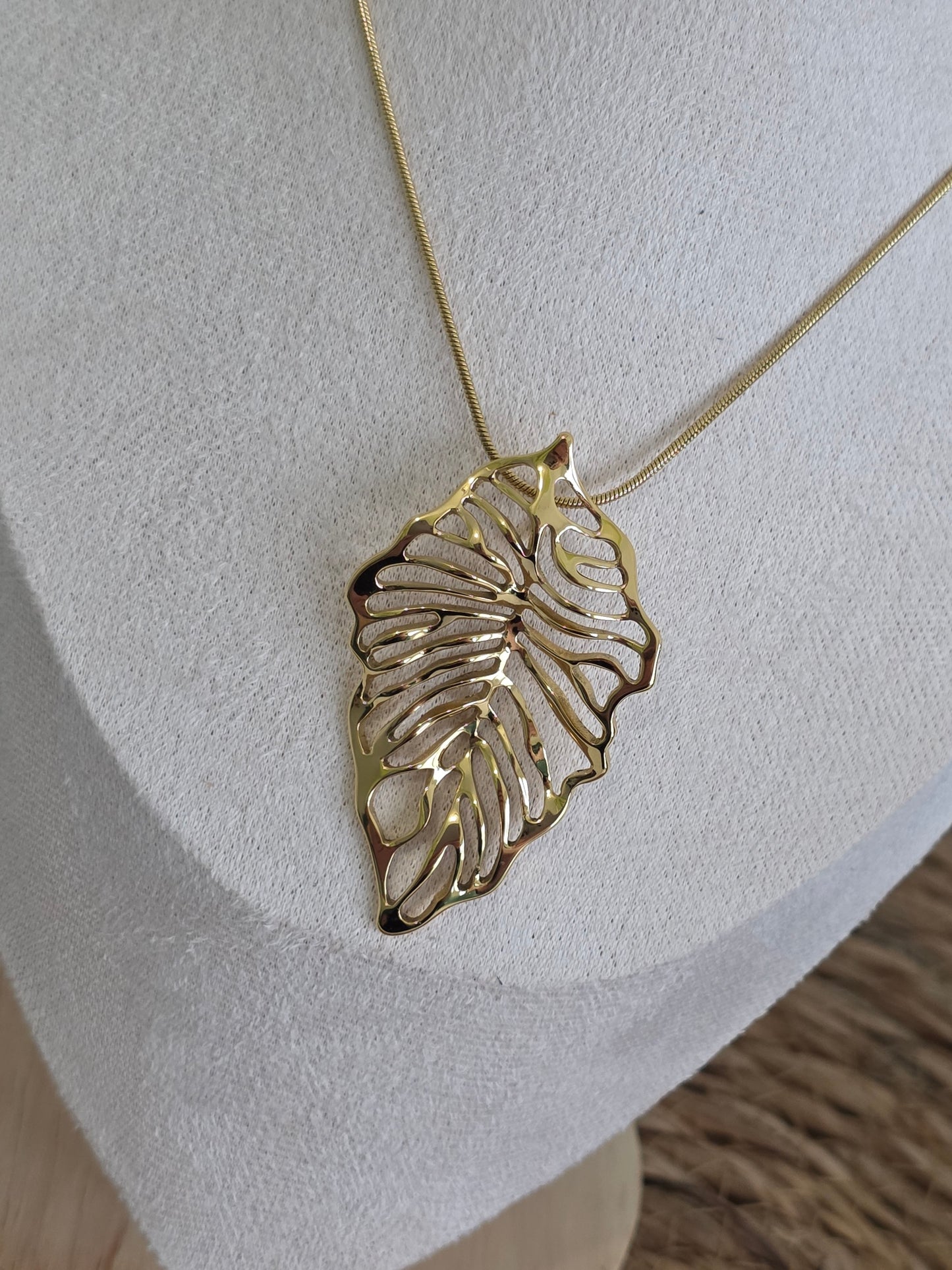 Pendentif Feuille Doré