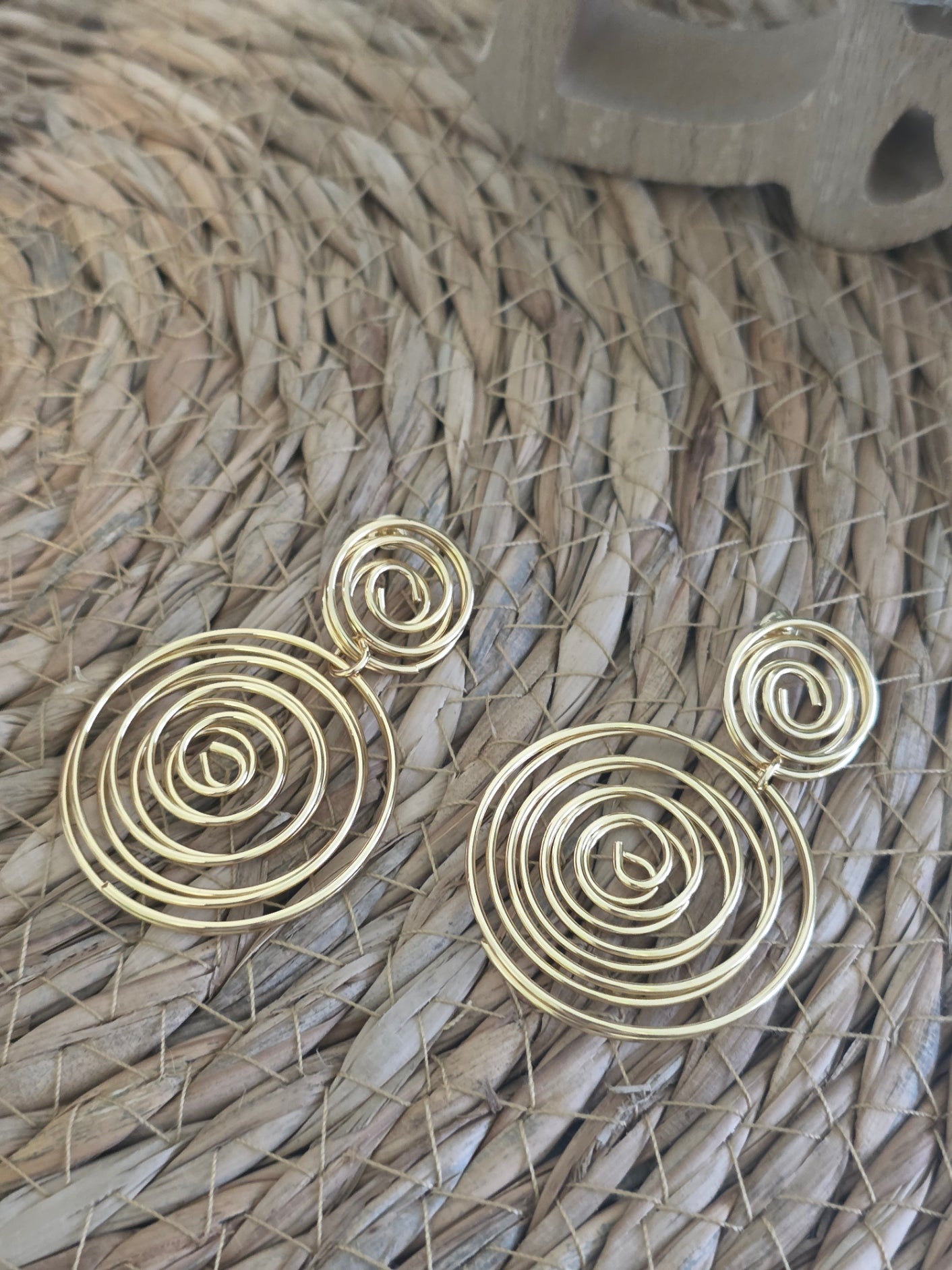 Boucle d'Oreille Pendante Zig Zag Doré